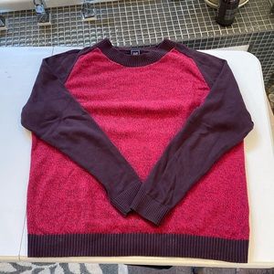 Gap sweater